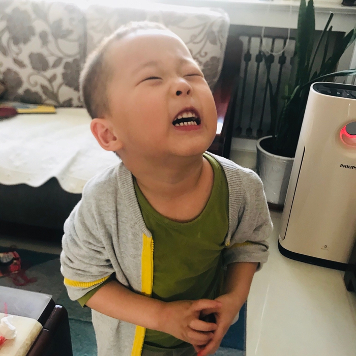 比丑比赛开始来扮丑了,小嘟的丑丑表情包六连拍