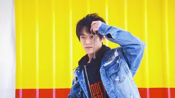 啊啊啊啊啊啊啊啊啊啊啊啊啊啊敲好听！！！！！为我易烊千玺疯狂打call！！！！！ 分享单曲 昨天的你的现在的未来 （@网易云音乐）