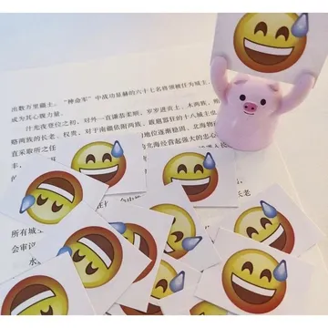 現貨秒出）一張只要1元！ 小紅書同款流汗黄豆大便貼紙狗頭貼紙emoji 表情包無語滴汗裝飾貼追星必備- 你的追星好朋友👭
