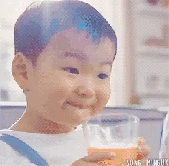 喝水笑