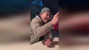 全球400亿播放的洗脑表情包，是怎么被福利姬和土味网红玩坏的？