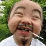 滑稽小孩大笑
