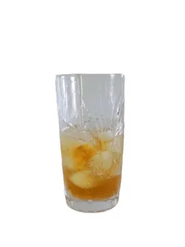 小狗倒饮料朋友圈背景图