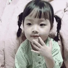 可爱的女孩纸00139-夹嘴唇