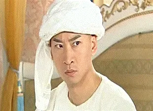 尔康带白帽子嫌弃gif表情包，尔康斜眼看人上下打量极度嫌弃