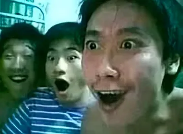 三个男生震惊瞪大眼睛猥琐看的表情包