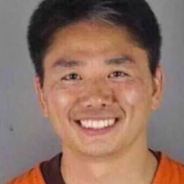 刘强东笑了