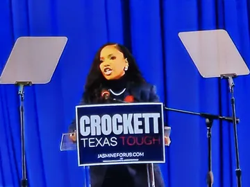 Teleprompter Jasmine Crockett (D)