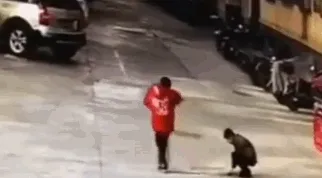 鞭炮炸井盖