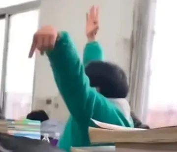 上课举手举报同桌睡觉gif表情包