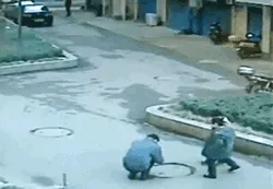炸井盖