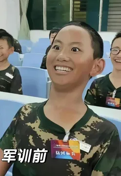 有网友将他的表情整理成了军训前,准备军训,军训中和军训后几个阶