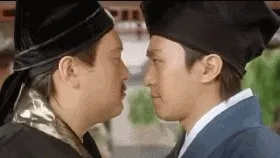 唐伯虎点秋香：周星驰与对穿肠亲嘴的搞笑动图