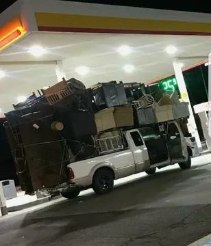 Moving truck