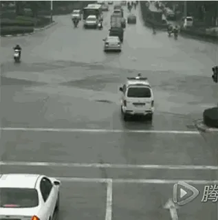 车祸，不是每次都这么好运。感谢此刻我们还活着。