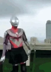 奥特曼穿裙子跳舞