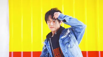 啊啊啊啊啊啊啊啊啊啊啊啊啊啊敲好听！！！！！为我易烊千玺疯狂打call！！！！！ 分享单曲 昨天的你的现在的未来 （@网易云音乐）