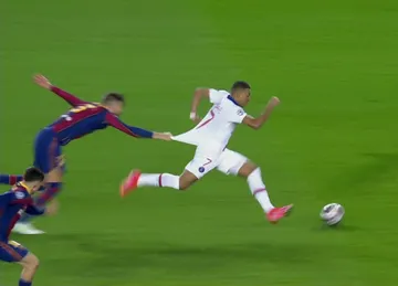 Piqué chasing Mbappé
