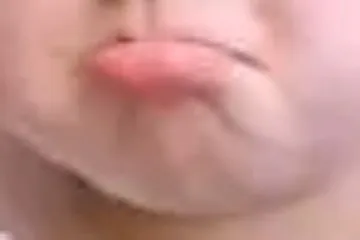 嘟嘴委屈中