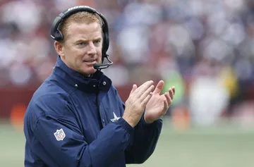 Jason Garrett Clapping