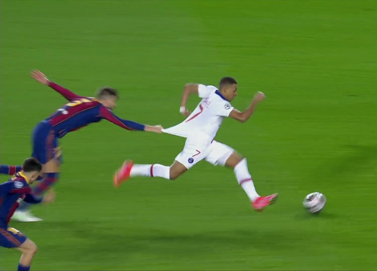 Piqué chasing Mbappé