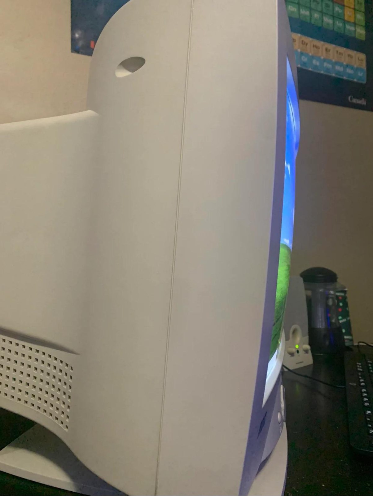 All These People Talking About Curved Monitors, If You Look Closely My Screen Is Curved Too!!